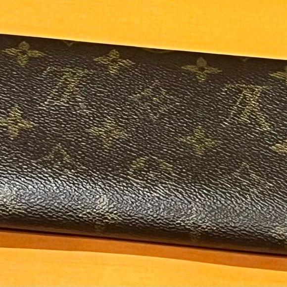 SOLD 🎉🎉Authentic Louis Vuitton Wallet Crossbody - Picture 6 of 8